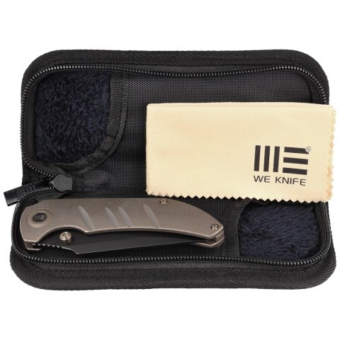 Nóż składany WE Knife Riff-Raff Bronze Titanium, Black Stonewash CPM 20CV by Matthew Christensen (WE22020B-1) Nóż składany WE Knife Riff-Raff Bronze Titanium, Black Stonewash CPM 20CV by Matthew Christensen (WE22020B-1)