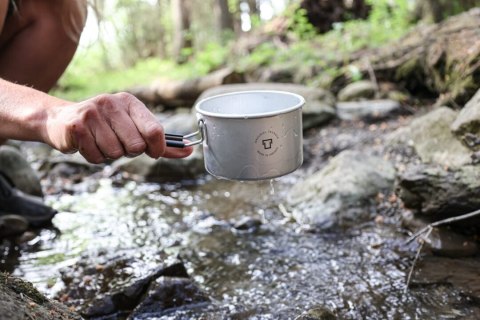 Trangia T-Cup z czerwonym uchwytem + pokrywka Trangia T-Cup z czerwonym uchwytem + pokrywka