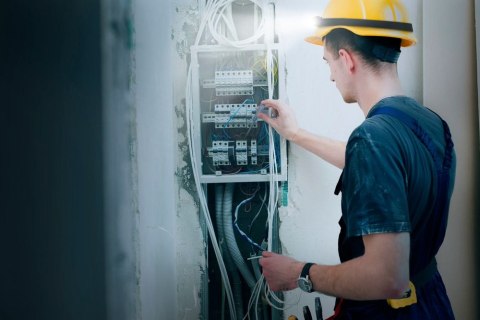 Latarka czołowa LED Ansmann HD200B, 185 lm, 3xAAA Latarka czołowa LED Ansmann HD200B, 185 lm, 3xAAA